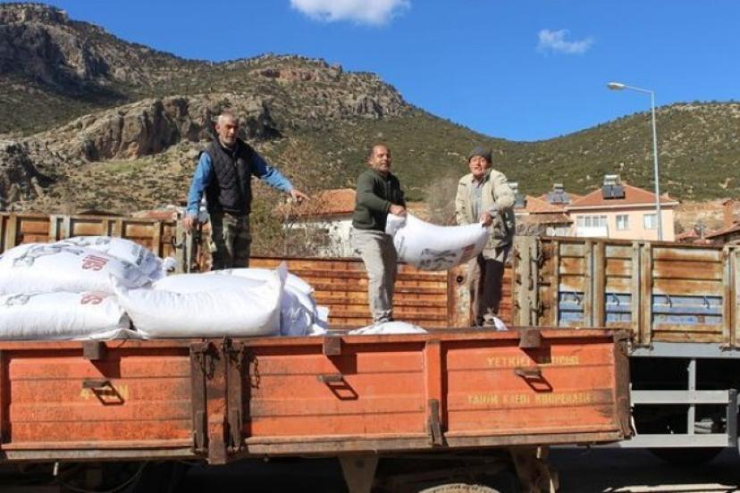 ÇİFTÇİLERE SÜT YEMİ DESTEĞİ...