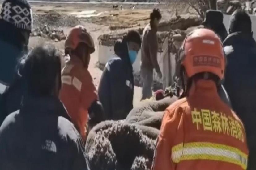 ÇİNDEKİ DEPREMDE ÖLÜ SAYISI 126 OLDU 