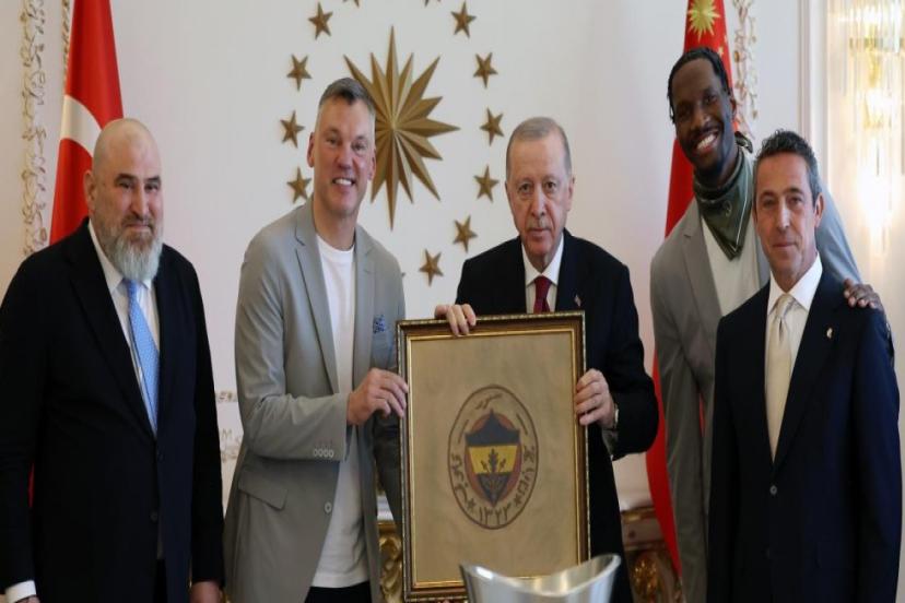 CUMHURBAŞKANI ERDOĞAN, FENERBAHÇE EKİBİNİ KABUL ETTİ