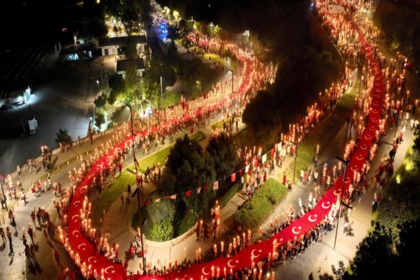 CUMHURİYET’İN 101’İNCİ YILINDA ON BİNLER CUMHURİYET İÇİN YÜRÜDÜ