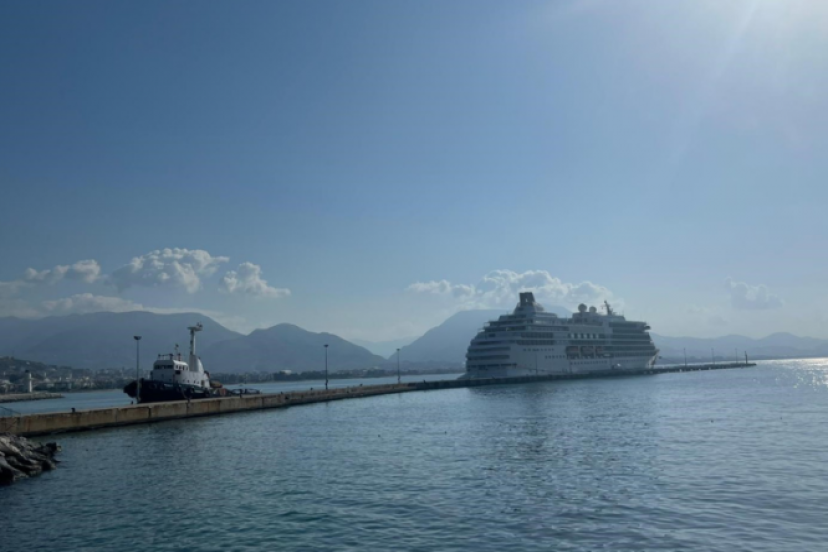 DEV GEMİ ALANYA’YA DEMİR ATTI