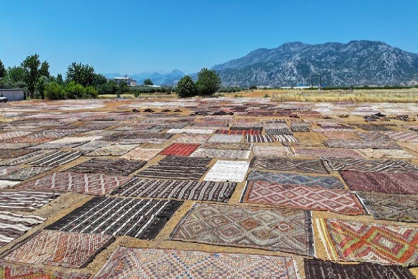 DÖŞEMEALTI'NIN DİLİ: HALILAR ANLATIYOR GEÇMİŞİ