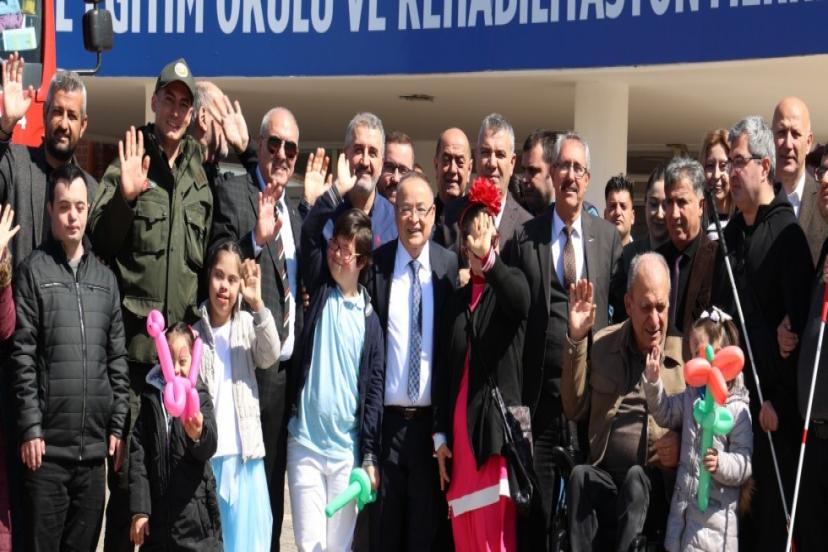 DOWN SENDROMLU ÇOCUKLAR FARKINDALIK GÜNÜNDE DOYASIYA EĞLENDİ