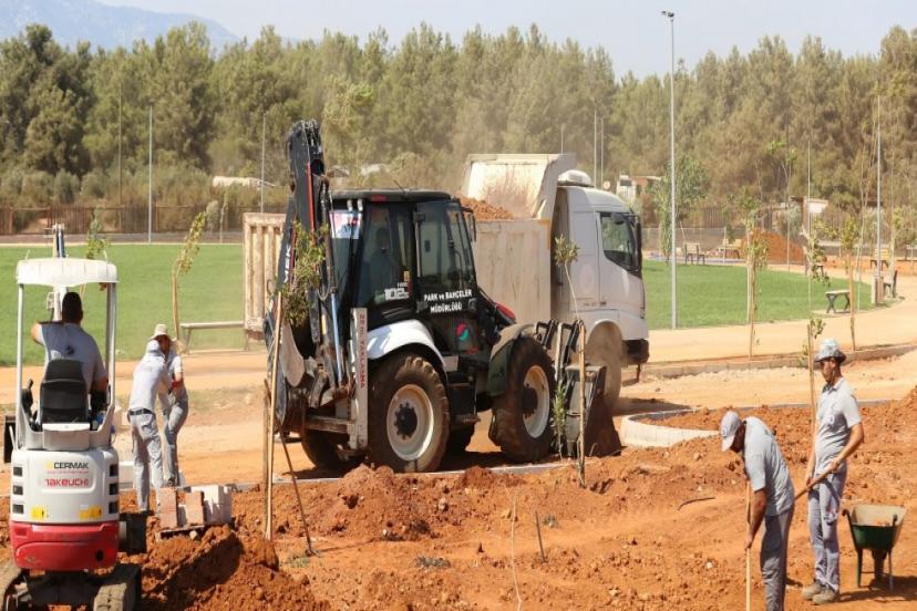 EDİP AKBAYRAM DUACI GENÇLİK PARKI’NDA KURAKÇIL PEYZAJ ÇALIŞMASI