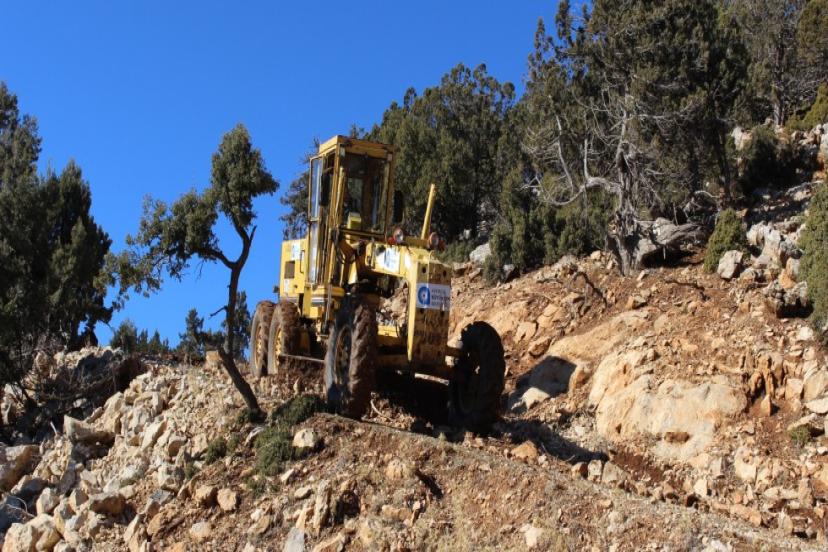 ELMALI’DA 19 MAHALLENİN YAYLA YOLUNA ULAŞIM KOLAYLAŞTI 