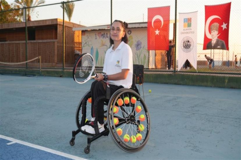 ENGELLER KADAR ZİHİNLERDEKİ BARİYELERİ DE KALDIRMAK ÖNEMLİ