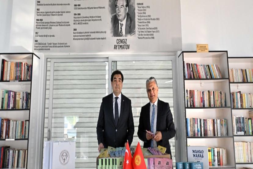 ESERLERİ ADINI TAŞIYAN KÜTÜPHANEYE BAĞIŞLANDI