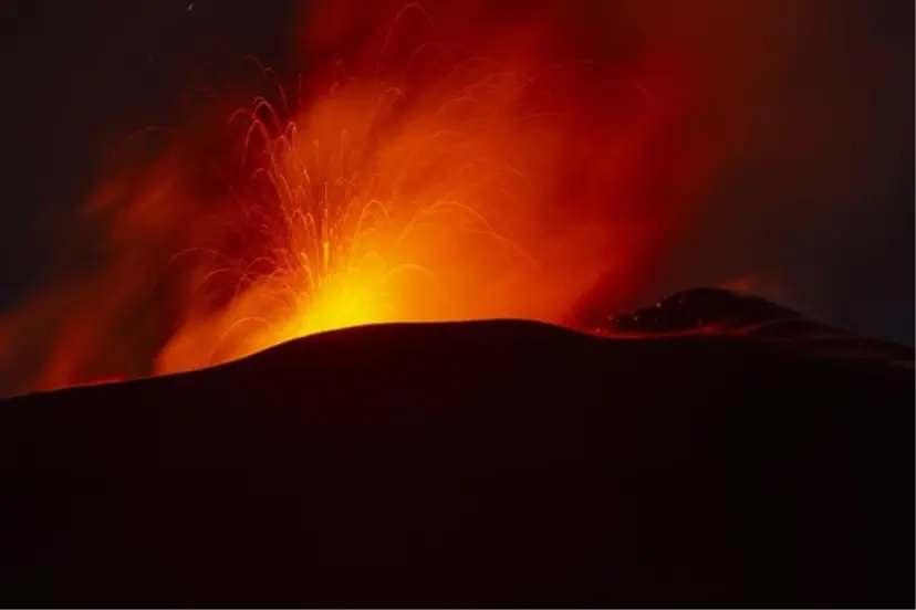 ETNA YANARDAĞI YENİDEN FAALİYETE GEÇTİ
