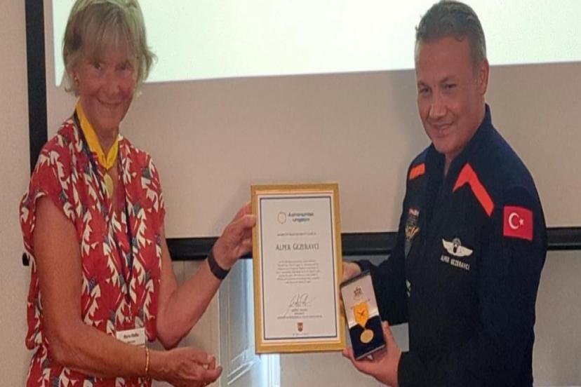 GAZERAVCI'YA İSVEÇ ASTRONOMİ DERNEĞİNDEN ÖDÜL 