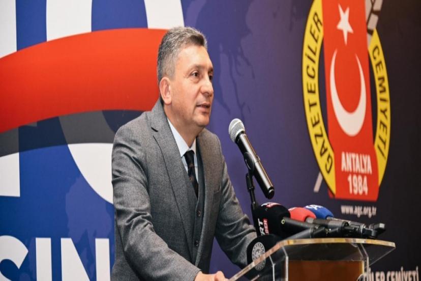 GAZETECİLER ÇOK DEĞERLİ BİR GÖREV İFA EDİYOR