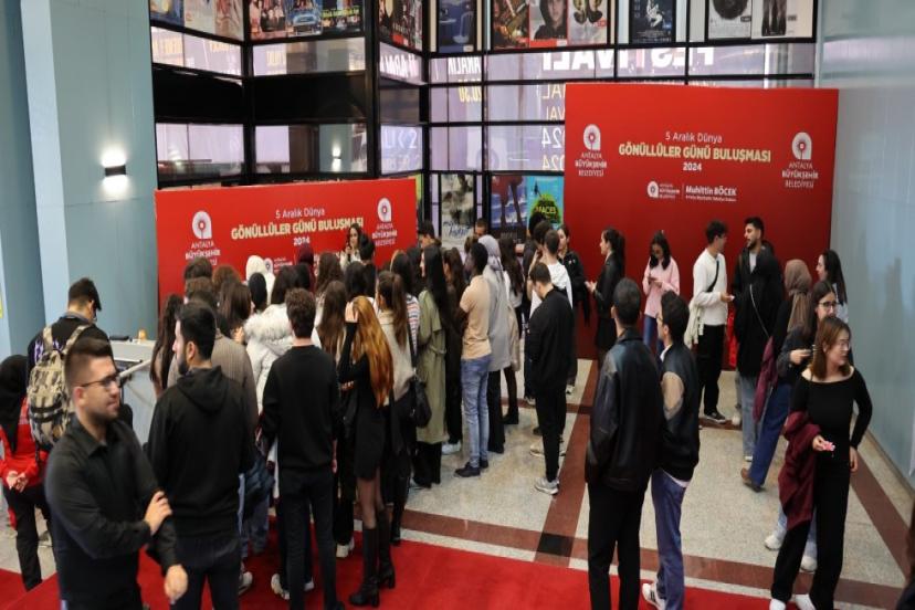 GENÇLER GÖNÜLLER GÜNÜNÜ KUTLADI