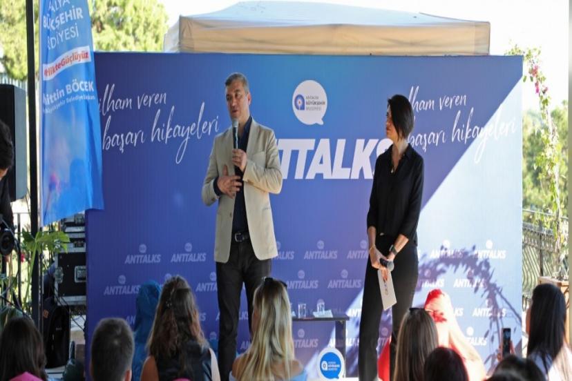 GENÇLER SORDU KÜÇÜKKAYA CEVAPLADI