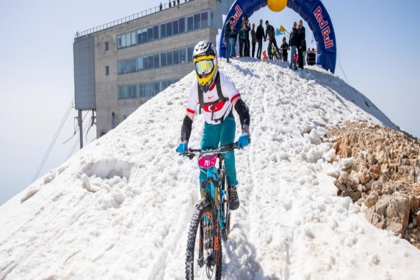 GÖKYÜZÜNDEN DENİZE DOĞRU PEDAL ÇEVİRECEKLER