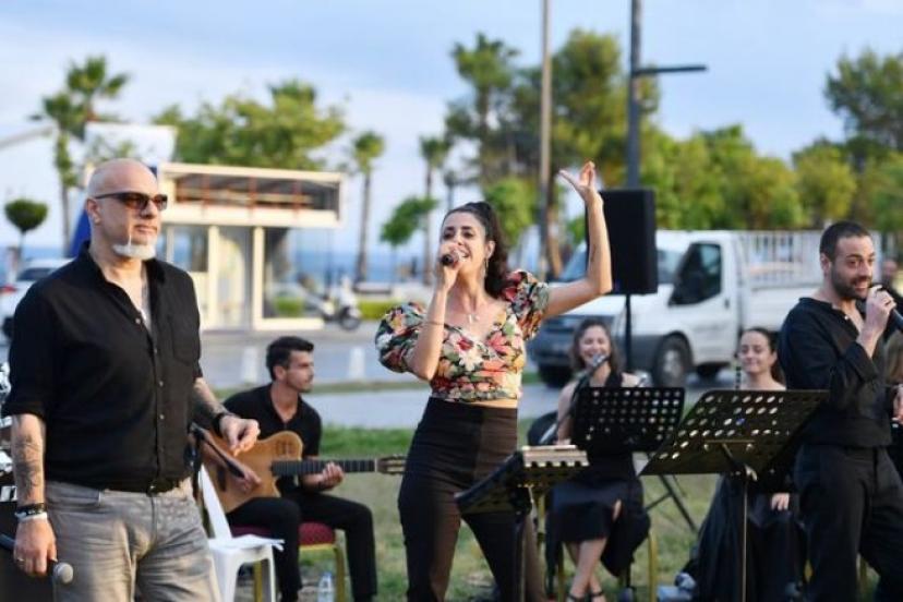 GÜN BATIMINDA KONSER COŞKUSU