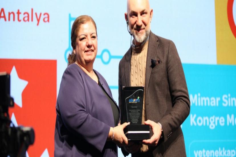 GÜNEY KARİYER FUARI’NDA AŞÇI ADAYLARI ÜNLÜ ŞEFLE BULUŞTU