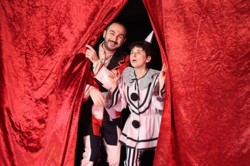 HEM OYNADILAR HEM KUKLA OYNATTILAR