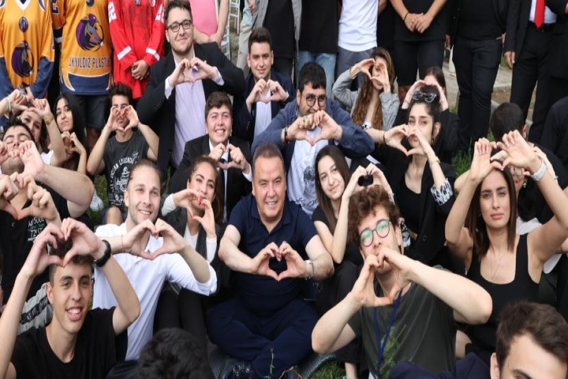 “HERKESİN BAŞKANI” MUHİTTİN BÖCEK