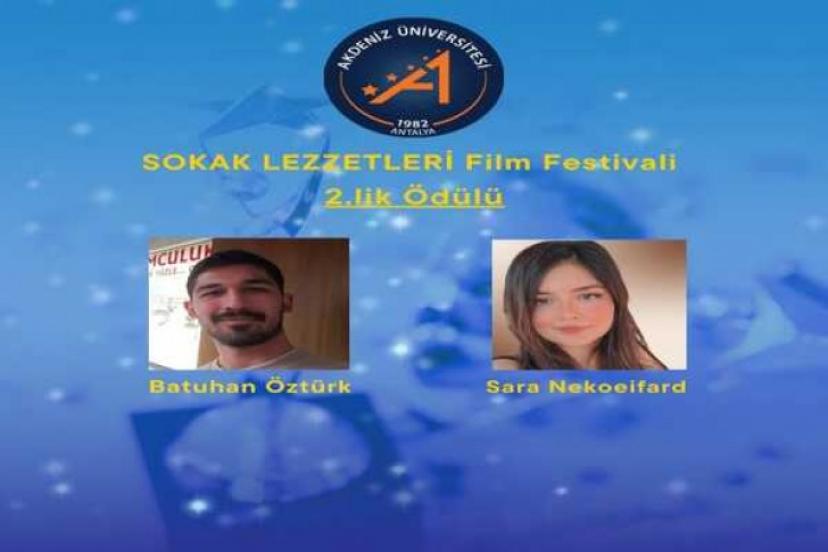 İLETİŞİM FAKÜLTESİ ÖĞRENCİLERİ ÖDÜLE UZANDI