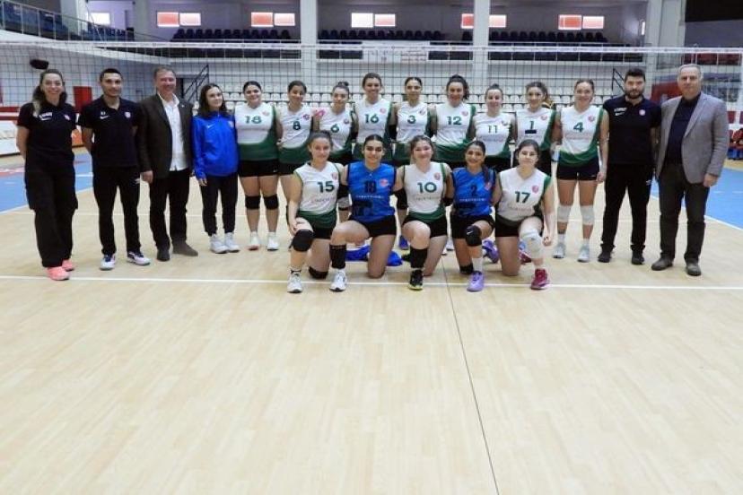 İLK MAÇTA SET VERMEDİLER 