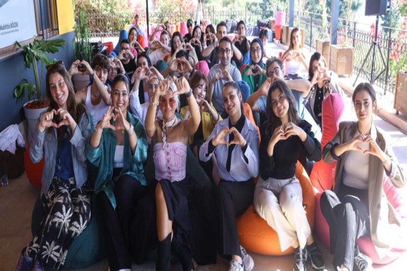 İLKAY BUHARLI GENÇLERLE BULUŞTU