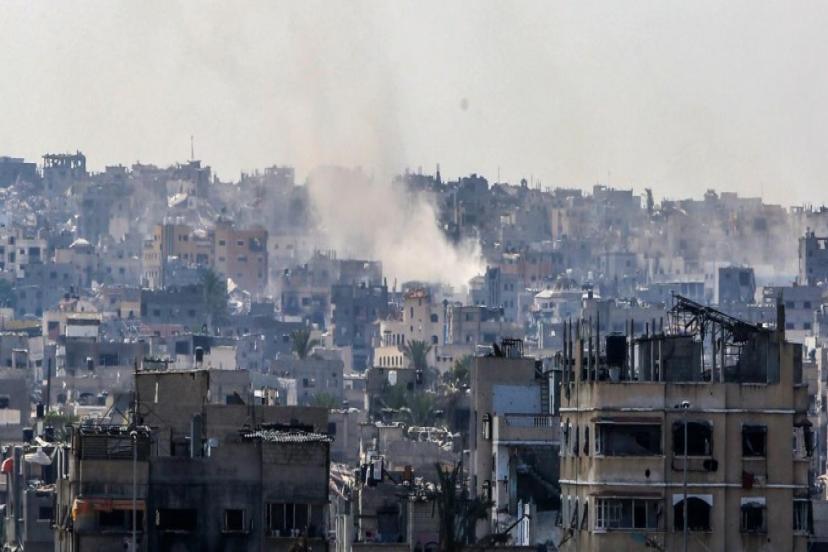 İSRAİL GAZZE'DE BİR EVE SALDIRDI