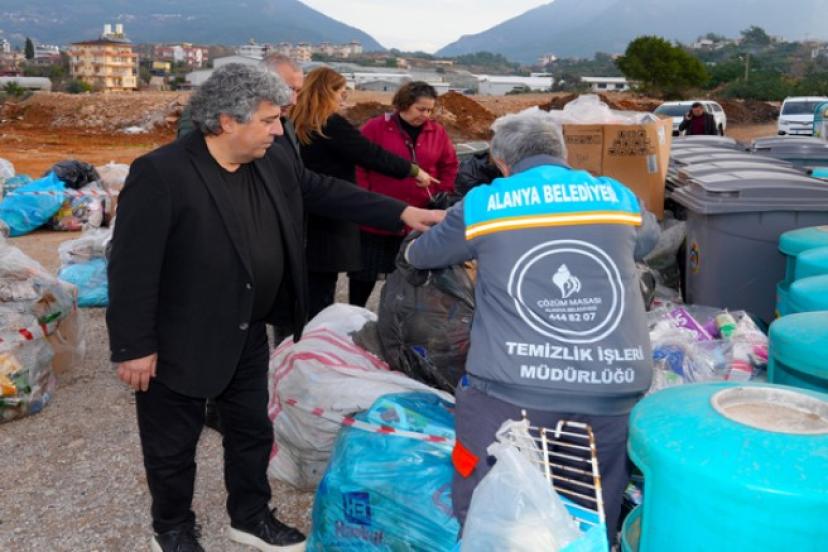 JÜRİ ÜYELERİ KAZANANLARI BELİRLEDİ