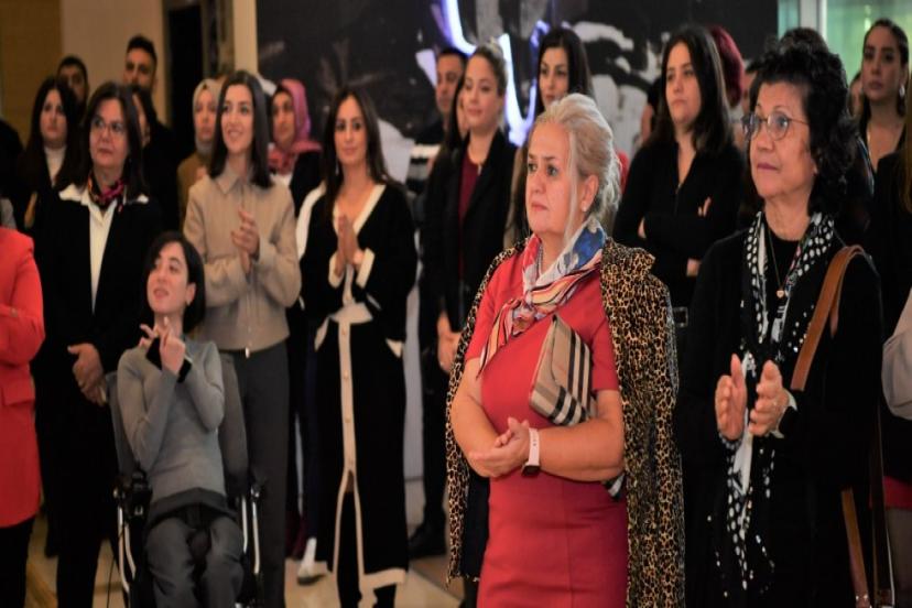  KADININ GÜCÜNÜ SANATLA KUTLADI