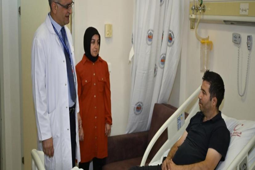 KAFATASINA YERLEŞTİRİLEN İŞİTME İMPLANTI SAYESİNDE DUYMAYA BAŞLADI