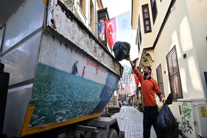 KALEİÇİ’NDE 24 SAAT TEMİZLİK