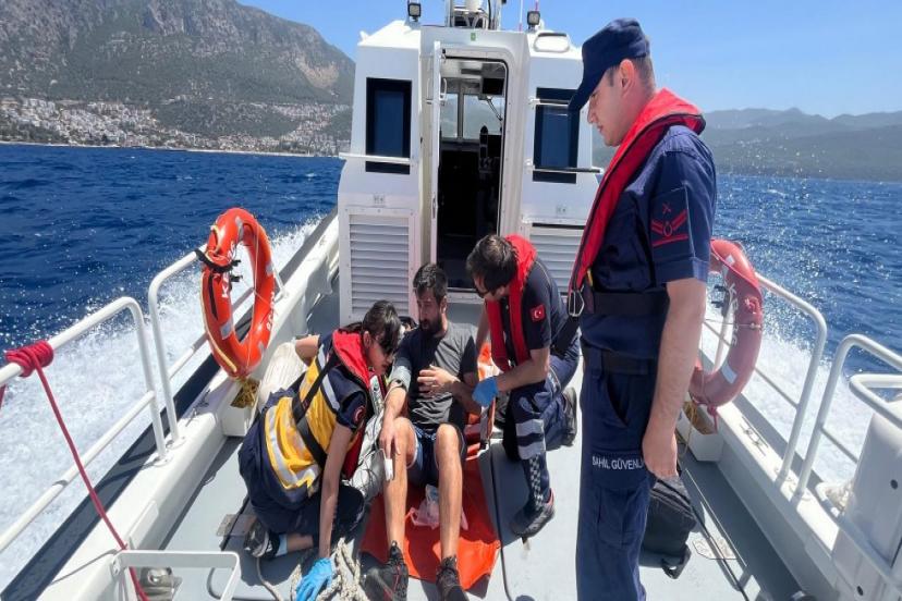 KAŞ AÇIKLARINDA RAHATSIZLANDI