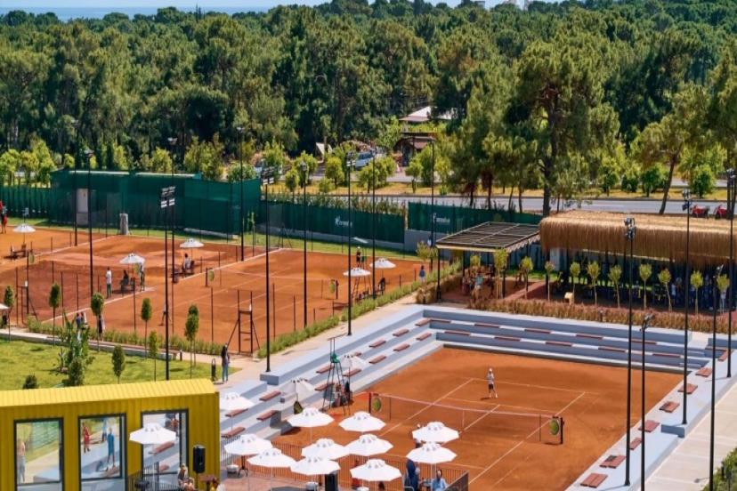 KEMER'DE OKULLAR TENİS İLE BULUŞUYOR