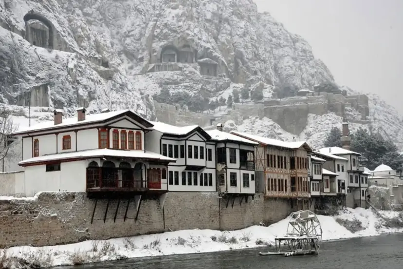 KENT BEYAZA BÜRÜNDÜ