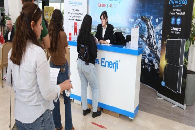 KEPEZ’DE İSTİHDAM RÜZGÂRI: KARIYER GÜNÜNE YOĞUN İLGİ