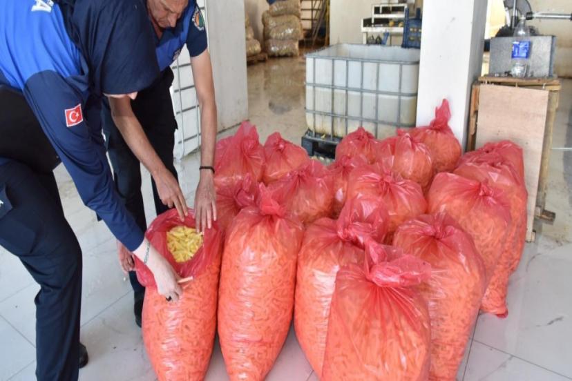 KEPEZ’DE SAĞLIKSIZ ÜRETİME GEÇİT YOK: 1,5 TON PATATES İMHA EDİLDİ