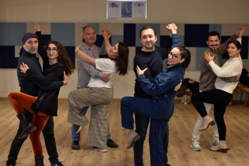 KEPEZLİLER MODERN DANSI SEVDİ  