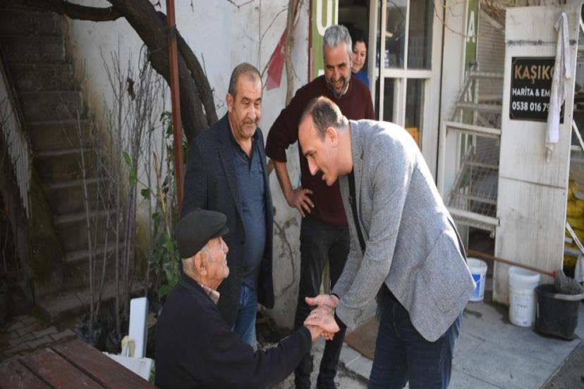 KIRAATHANEDE VATANDAŞLA ÇAY SOHBET