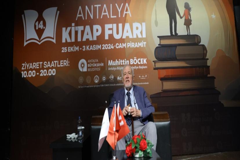 ANTALYA KİTAP FUAR'INDA İLBER ORTAYLI'YA BÜYÜK İLGİ