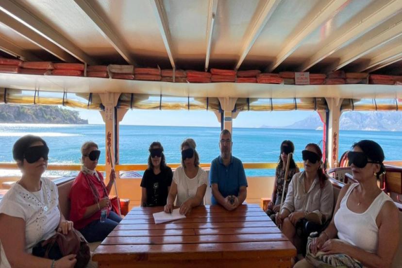 “KİTAPLAR KONUŞUYOR” PROJESİ ENGELLERİ AŞIYOR: GÖNÜLLER MAVİ YOLCULUKTA BULUŞTU