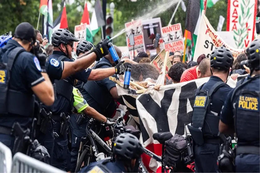 KONGRE BİNASININ ÖNÜ KARIŞTI