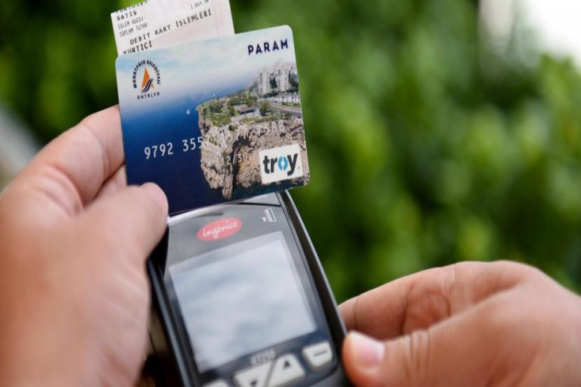 KONUKSEVER TAHTTAN İNDİ, YÜKSEKALAN ZİRVEYE ÇIKTI