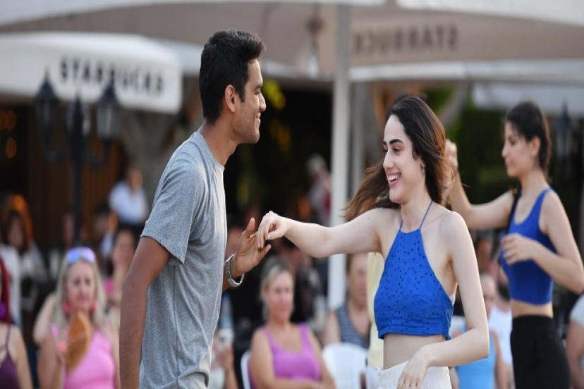 KONYAALTI’NDA SOKAKTA DANS VAR