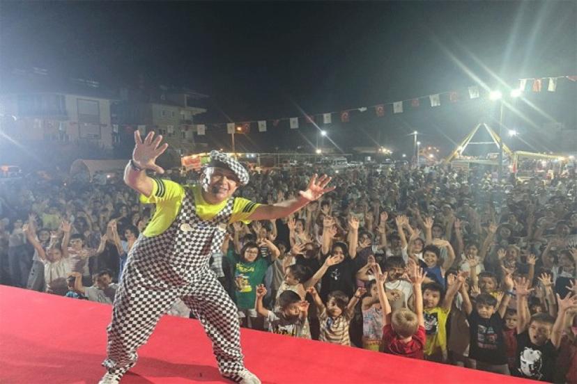 KORKUTELİ'DEKİ GÖSTERİYE BÜYÜK İLGİ 