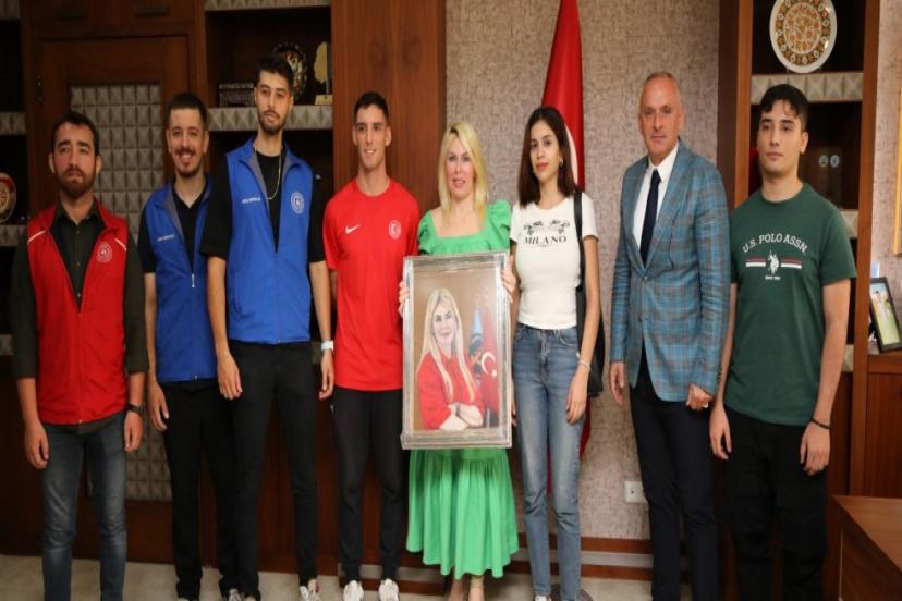 MADALYALI SPORCUMUZDAN REKTÖRE ZİYARET 