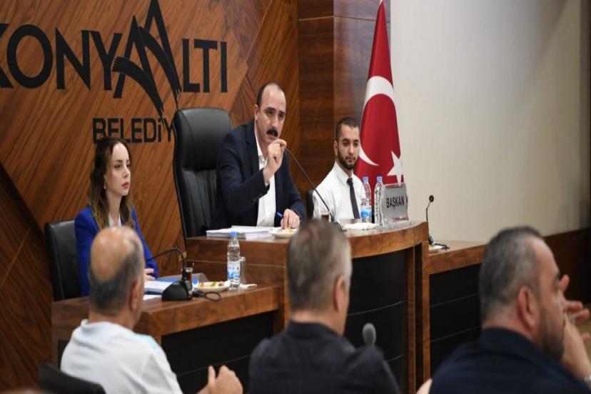 MECLİSTE MEZHEP TARTIŞMASI 