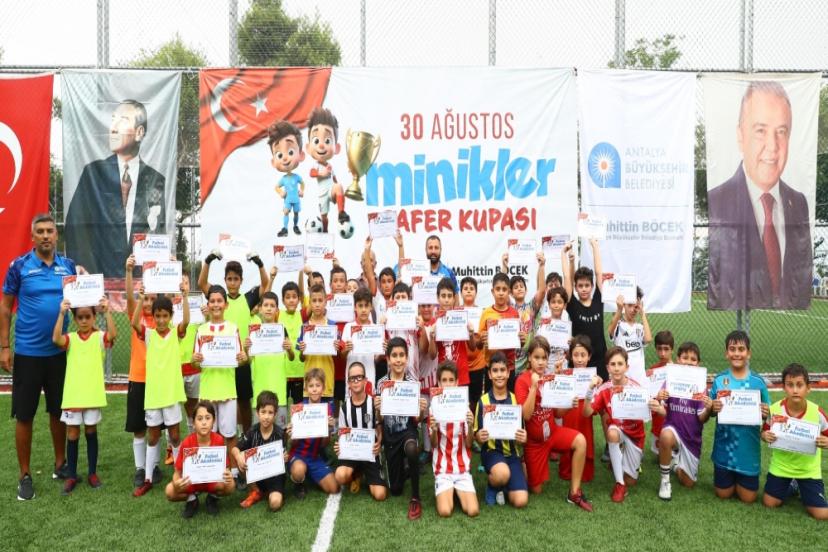 MİNİKLER ZAFER TURNUVASINDA EĞLENCE DOLU ANLAR YAŞADI