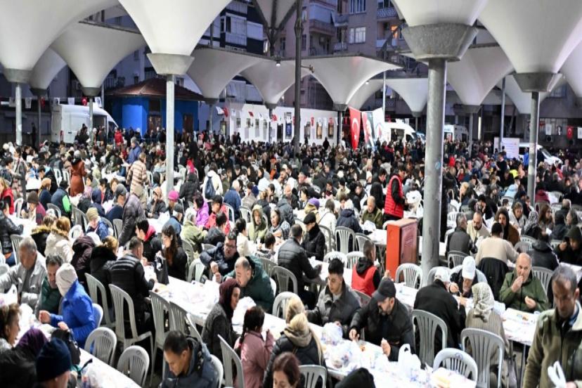 MURATPAŞA’DA BİNLER AYNI SOFRADA