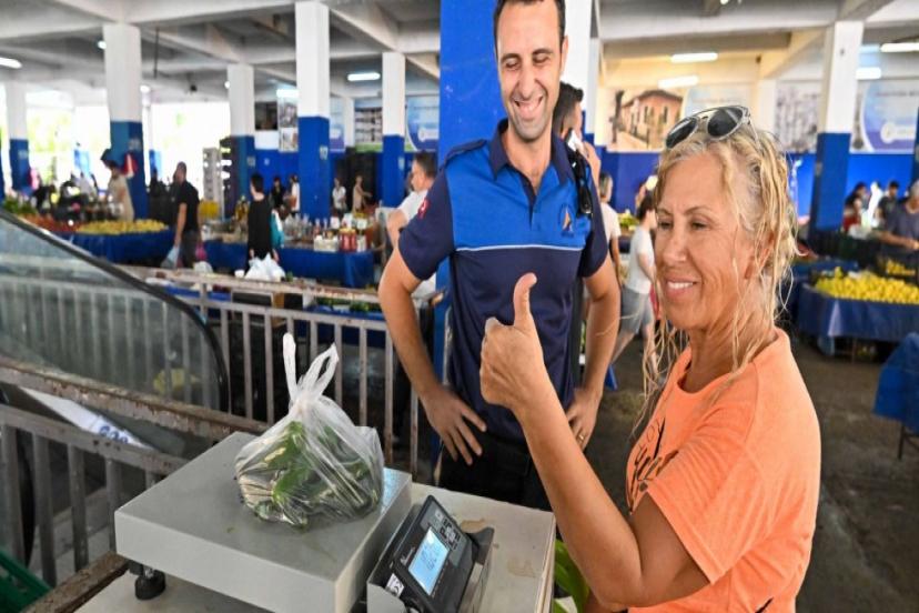 MURATPAŞA'DA PAZAR YERLERİNE HASSAS TERAZİ