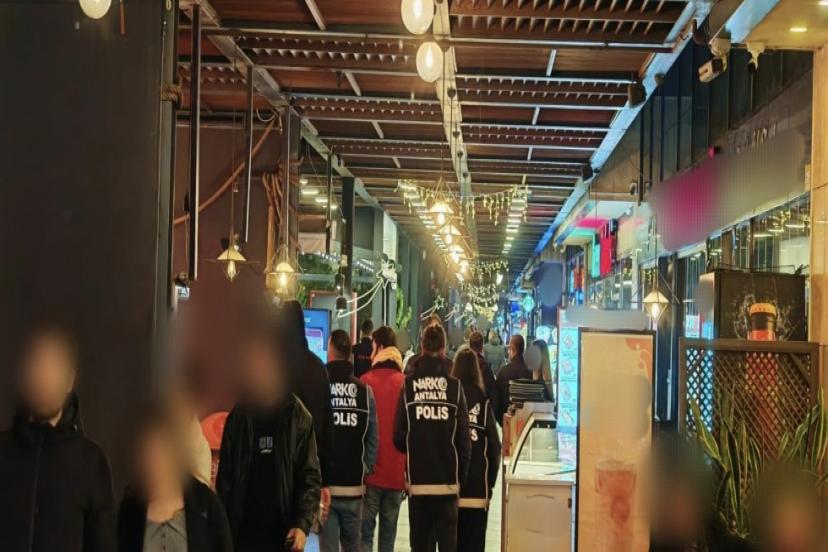 NARKOTİK UYGULAMASINDA 16 KİŞİ TUTUKLANDI