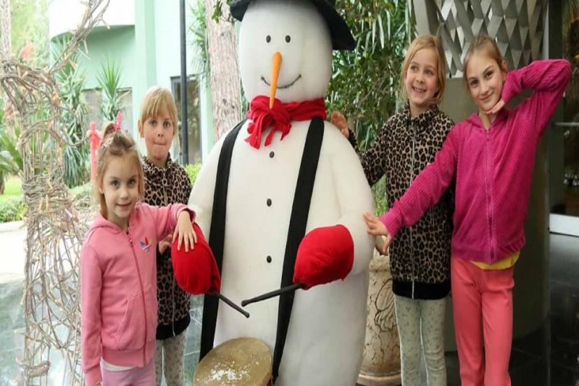 NOEL TATİLİ İÇİN BİR GÜNDE ANTALYA'YA 20 BİNİ AŞKIN TURİST GELDİ