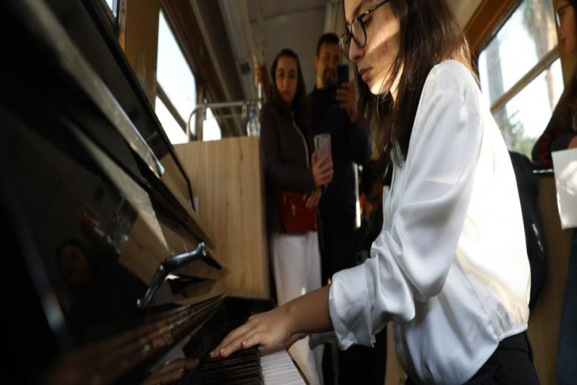 NOSTALJİ TRAMVAYINDA MÜZİK ZİYAFETİ 